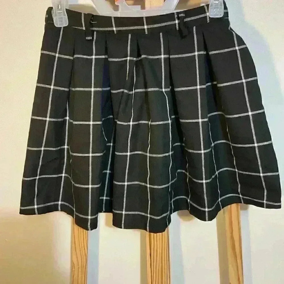 Hot Topic plaid mini skirt size s/m - Picture 1 of 8